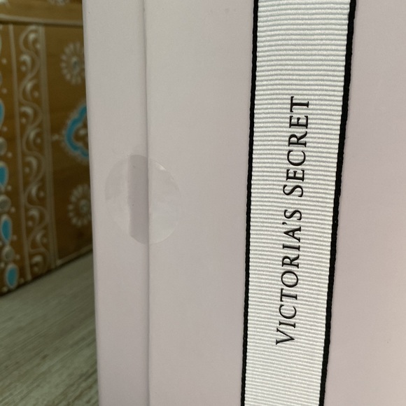 Victoria’s Secret Natural Beauty Body Care Ritual Lavender & Vanilla - Picture 4 of 5